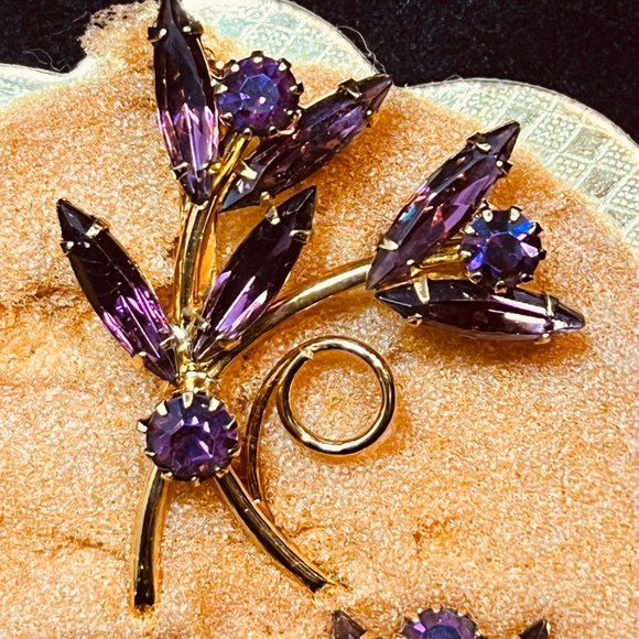 Gold Tone W/Purple Navette And Round Rhinestones Clip On Earrings & Brooch 3818 - Picture 2 of 8